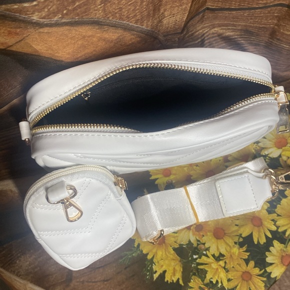 🆕 Boutique Under Your Spell Crossbody Bag - Picture 2 of 5